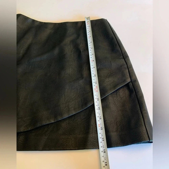 Club Monaco black faux leather mini skirt - Picture 10 of 13